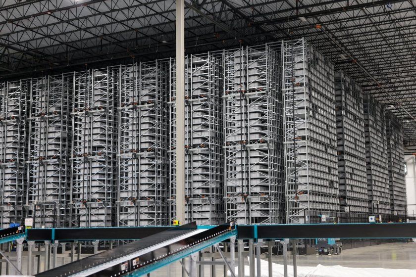 Warehouse robots boost picking speeds tenfold at US distribution centre